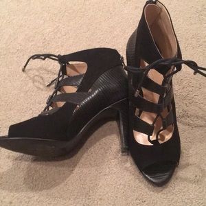 BLACK FRIDAY Nine West Black Lace-Up Heels